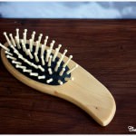 SPAZZOLA OVALE PICCOLA IN LEGNO